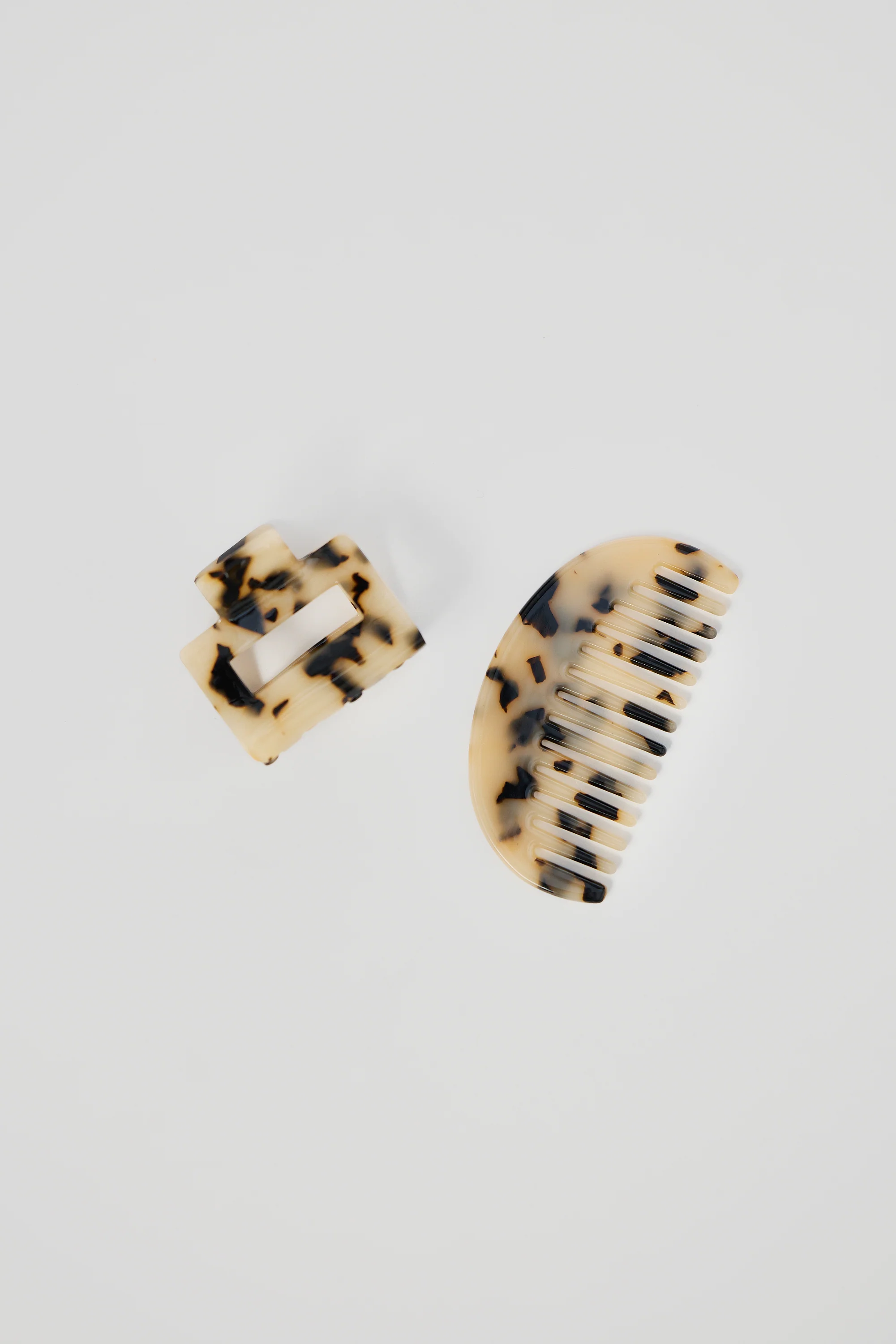 Resin Clip & Comb - Brown Tortoiseshell
