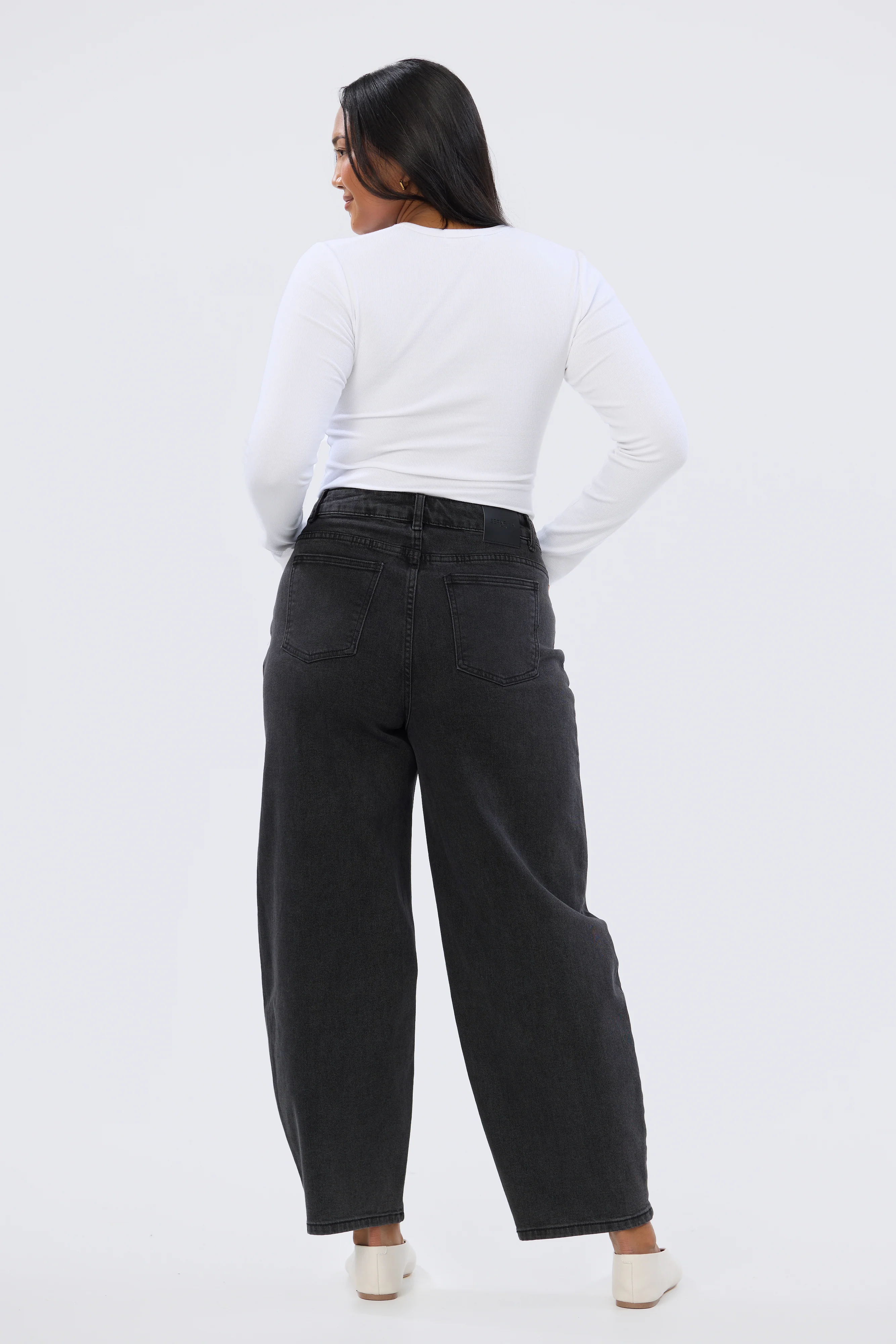 Signature Barrel Leg Jeans - Black Wash - Image 4