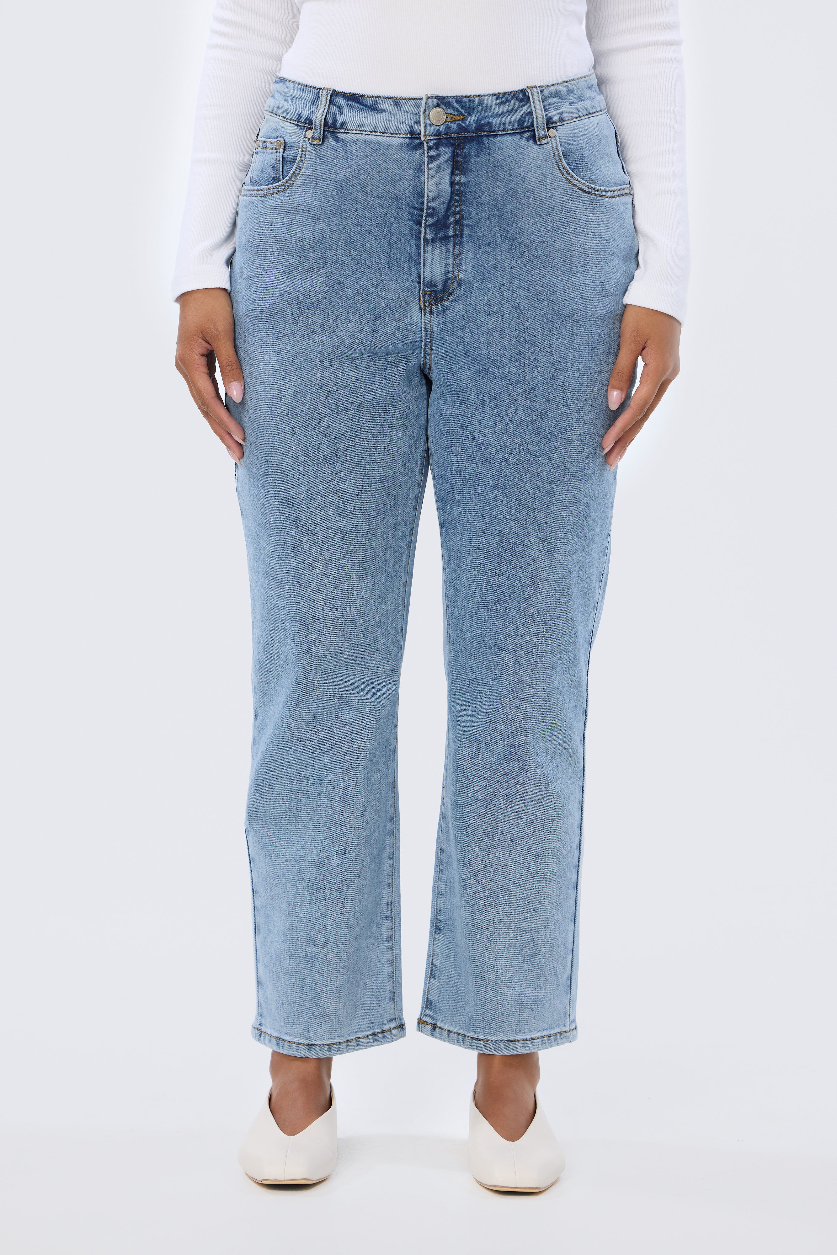 Signature Slim Leg Jeans - Mid Blue Wash - Image 7