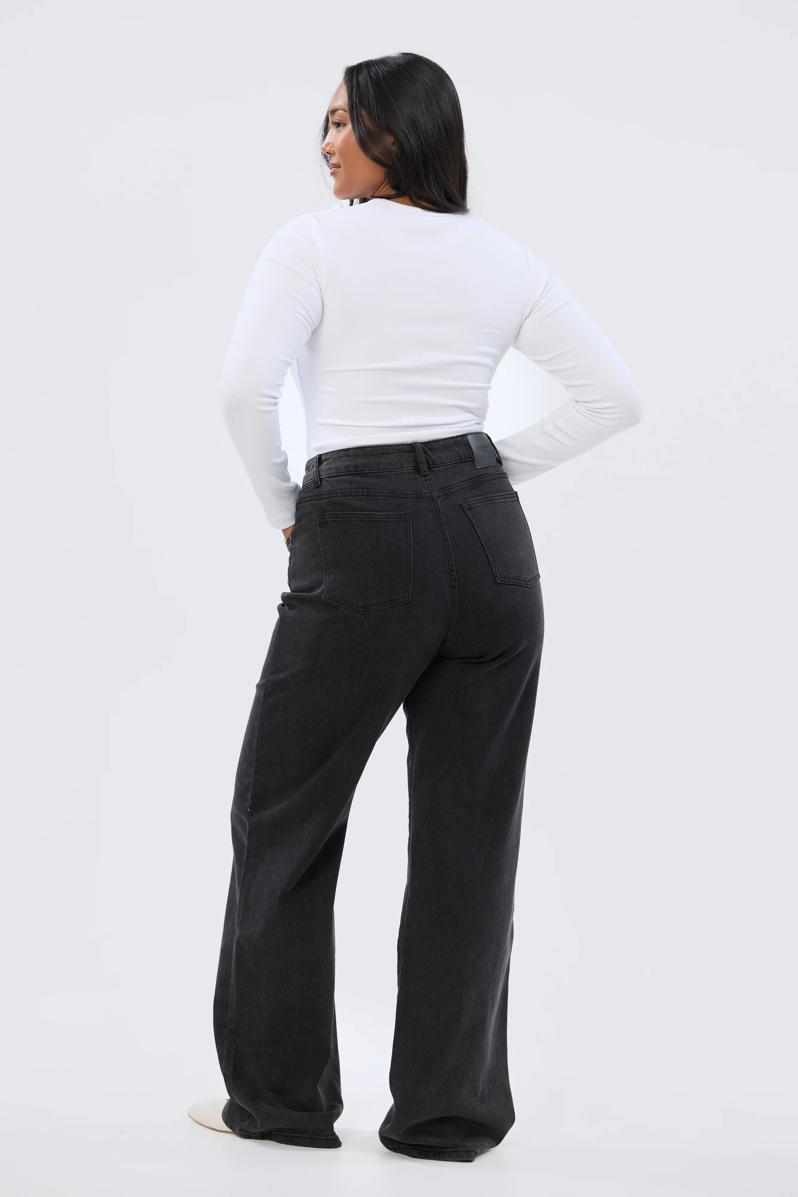 Signature Straight Leg Jeans - Black Wash - Image 11
