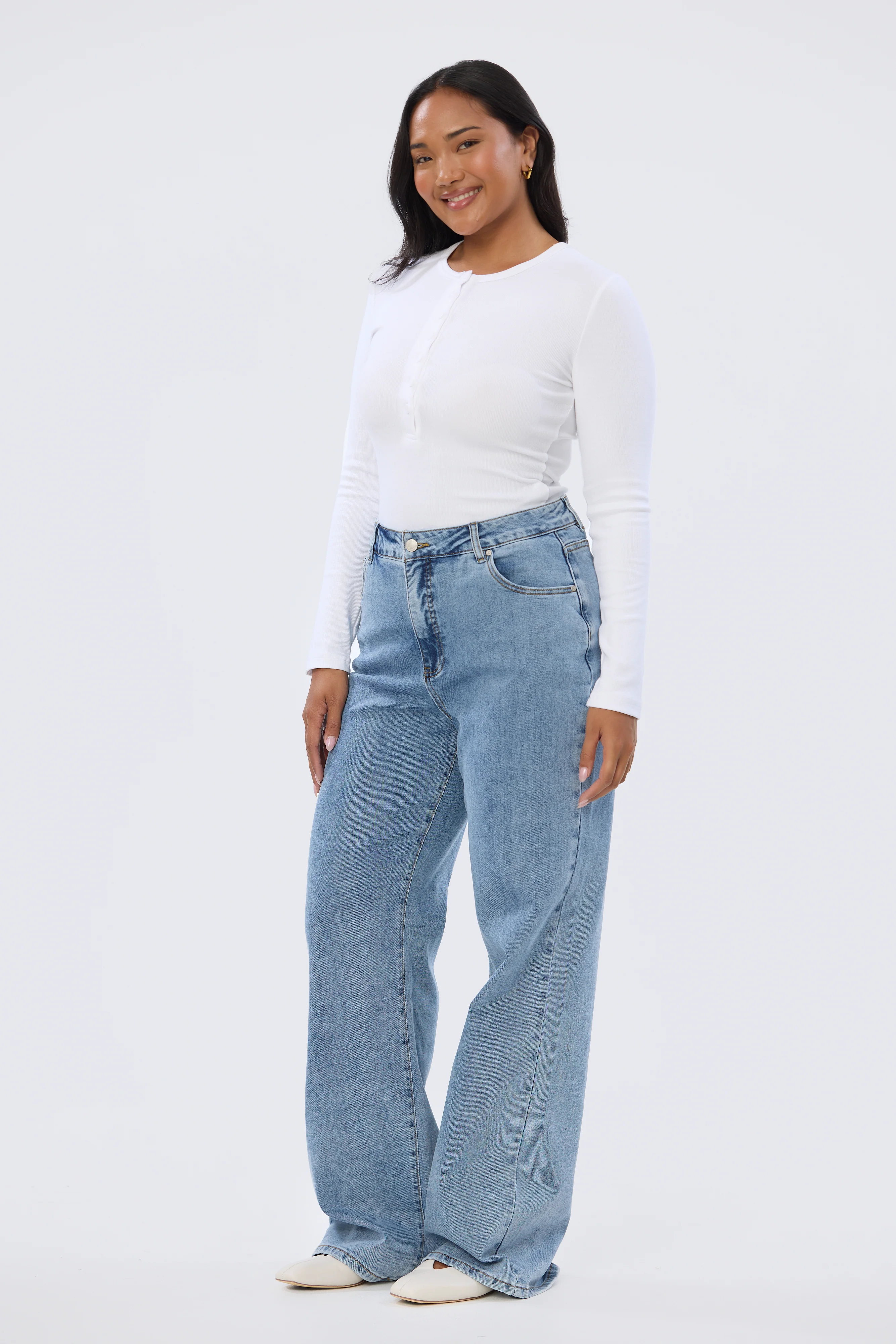 Signature Straight Leg Jeans - Mid Blue Wash - Image 11