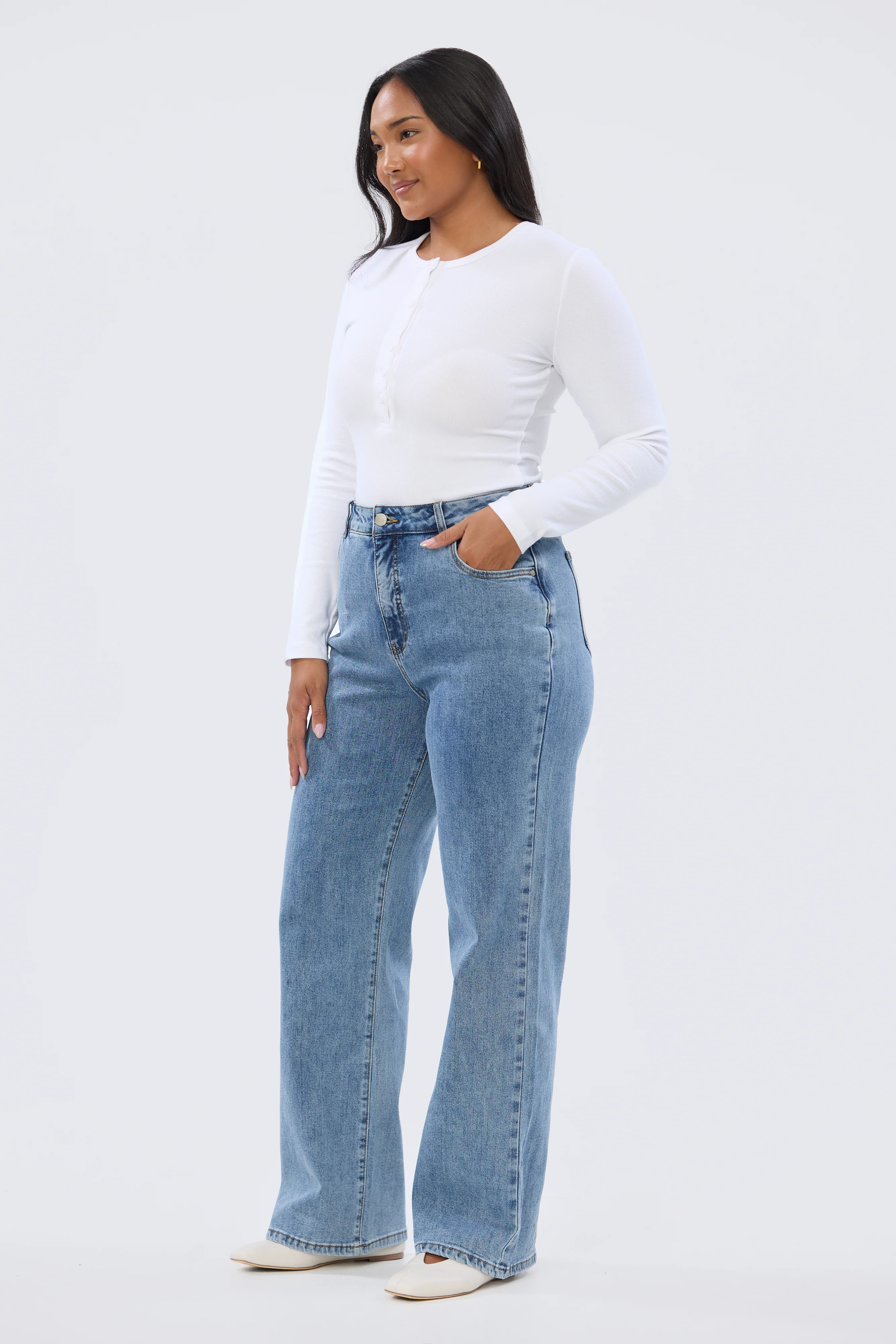 Signature Straight Leg Jeans - Mid Blue Wash - Image 3