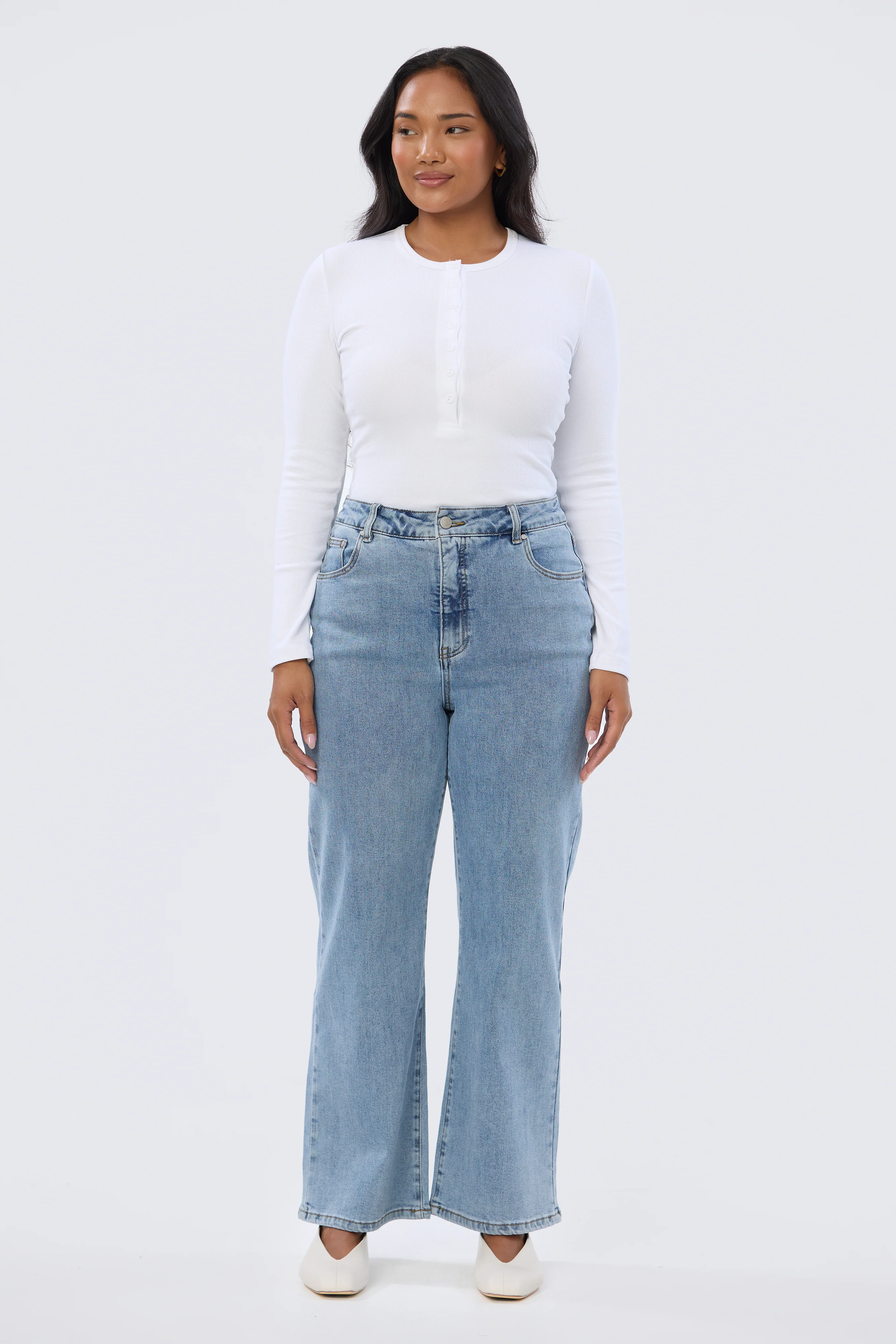 Signature Straight Leg Jeans - Mid Blue Wash - Image 6
