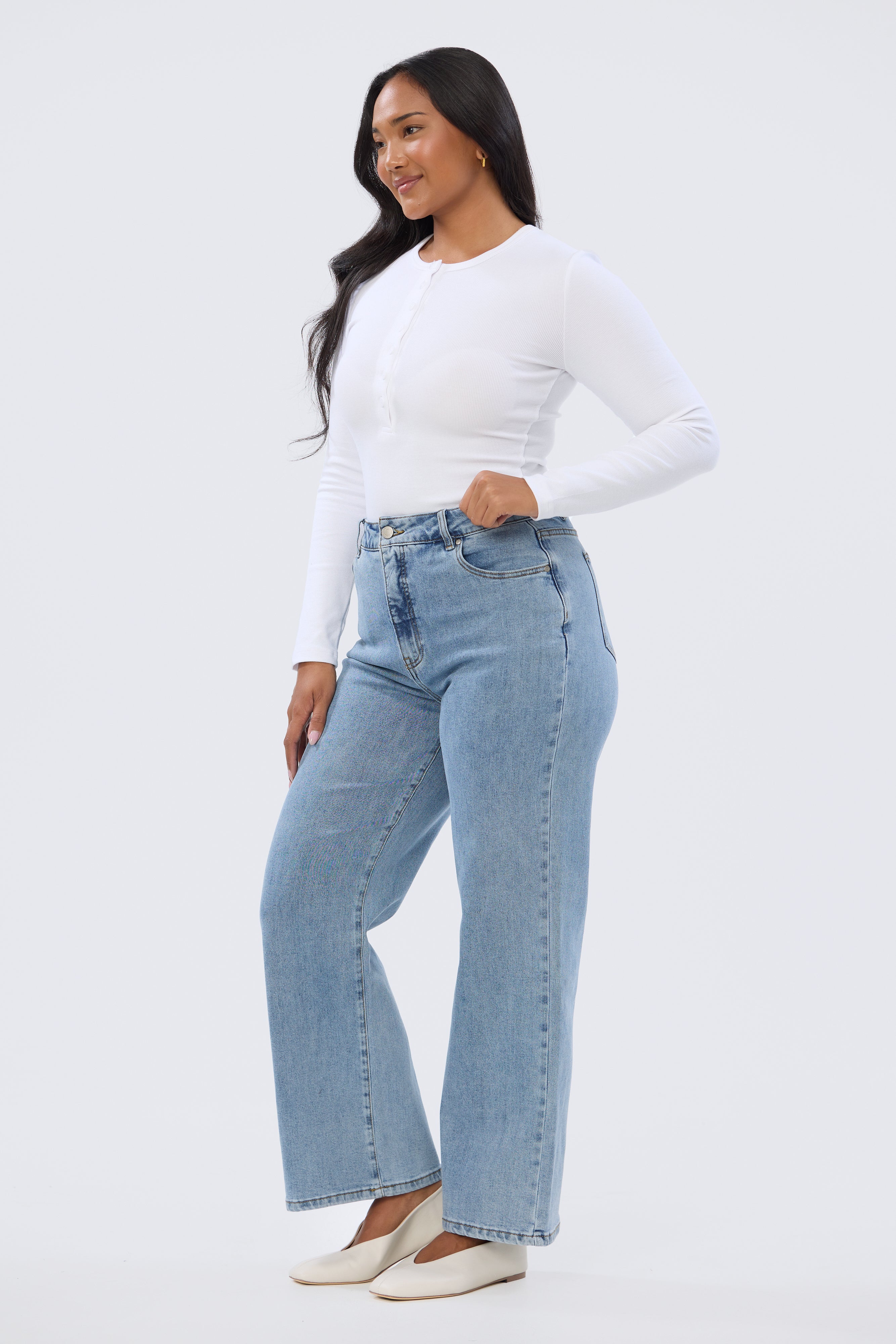 Signature Straight Leg Jeans - Mid Blue Wash - Image 7