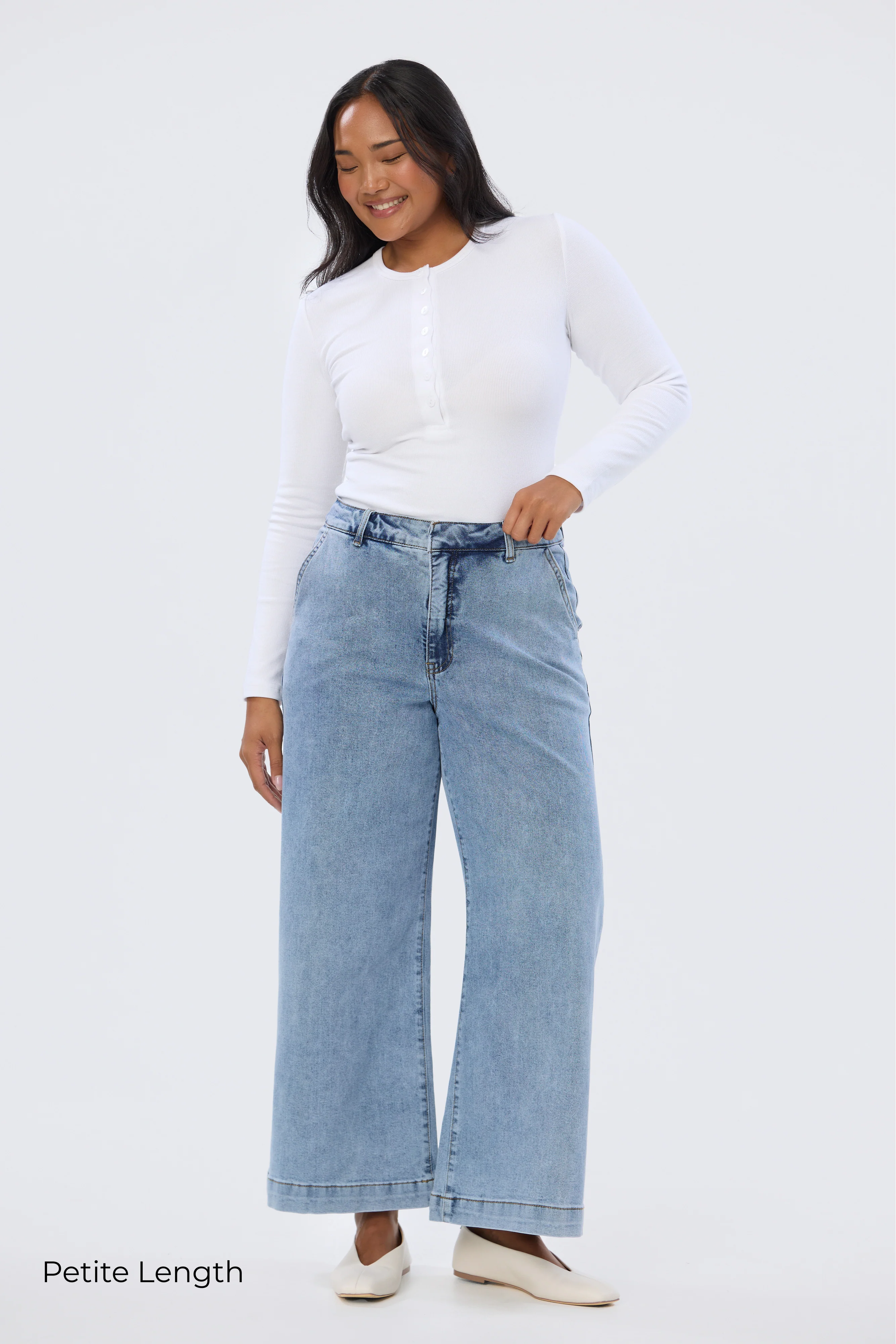 Signature Wide Leg Jeans - Mid Blue Wash - Image 4